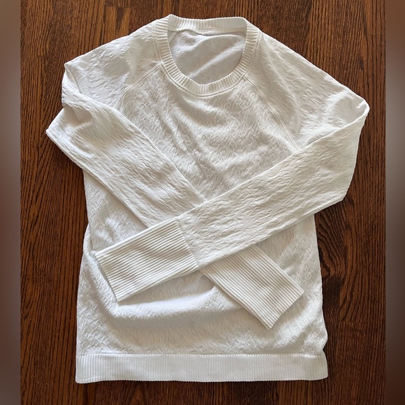 lululemon athletica Tops - LULULEMON TEXTURED LONG SLEEVE SHIRT